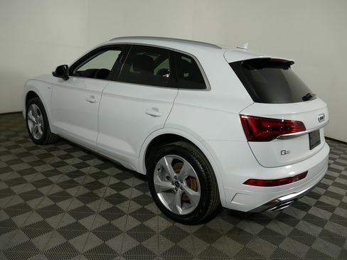 Certified 2025 Audi Q5 2.0T Premium Plus image 5