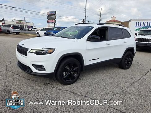 Used 2023 Jeep Cherokee Altitude Lux AWD/4WD image 3
