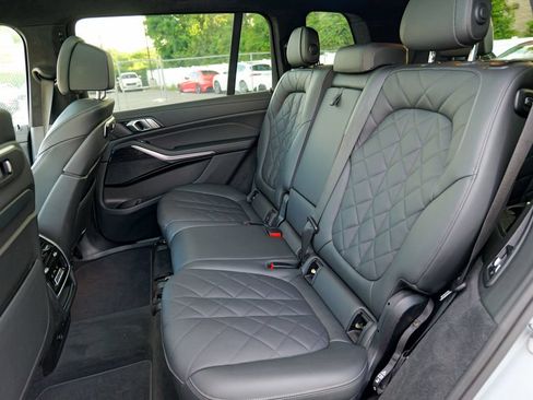 Used 2024 BMW X7 xDrive40i w/ M Sport Package AWD/4WD image 30