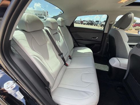 Used 2023 Hyundai Elantra Limited FWD image 20