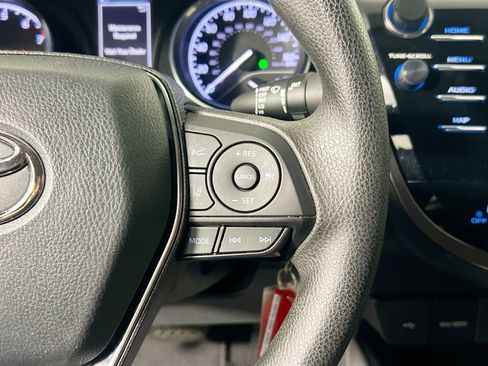 Used 2020 Toyota Camry LE FWD image 19