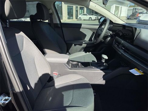 New 2025 Kia K4 LXS image 14