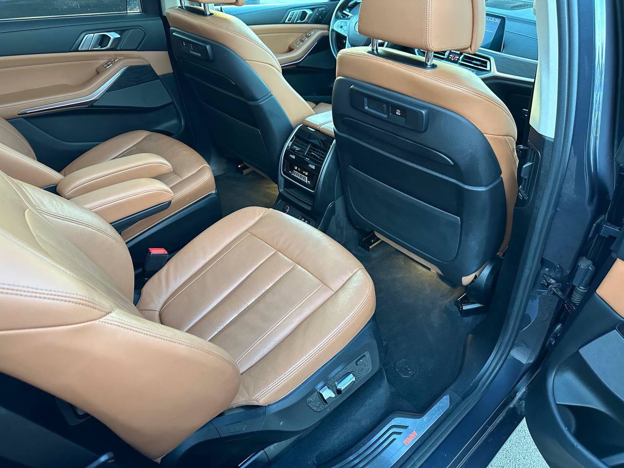 Used 2020 BMW X7 xDrive40i w/ Premium Package AWD/4WD image 35