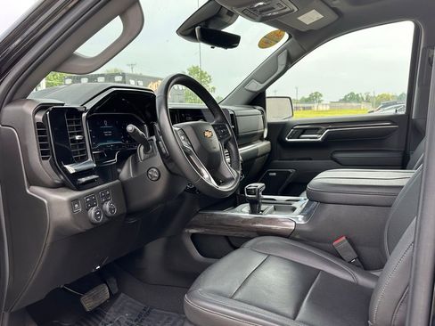 Used 2023 Chevrolet Silverado 1500 LTZ w/ Technology Package AWD/4WD image 9