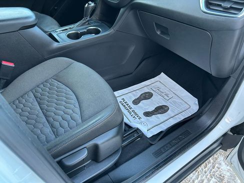 Used 2021 Chevrolet Equinox LT image 12