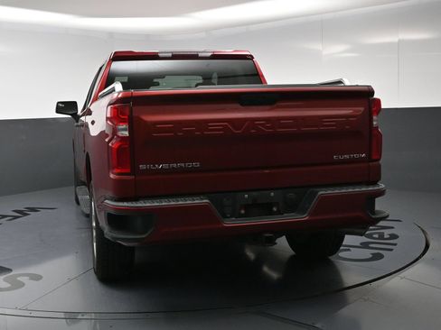 Used 2019 Chevrolet Silverado 1500 Custom w/ Custom Value Package AWD/4WD image 18