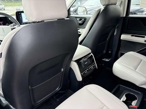 New 2026 Lincoln Aviator AWD image 16