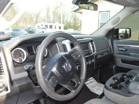 Used 2019 RAM 1500 Classic SLT RWD image 16
