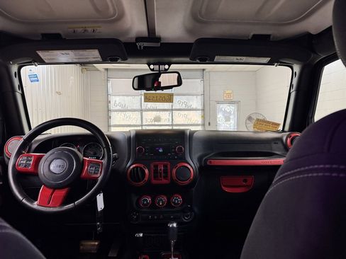 Used 2017 Jeep Wrangler Unlimited Sahara w/ Connectivity Group image 19