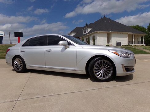 Used 2017 Genesis G90 5.0 Ultimate image 4