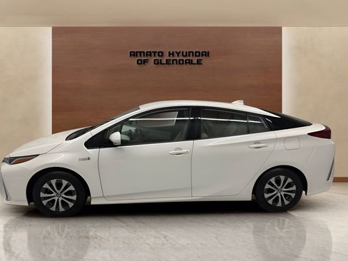 Used 2020 Toyota Prius Prime XLE FWD image 3
