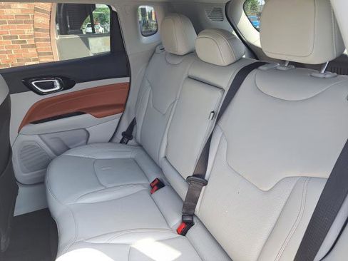 Used 2022 Jeep Compass Limited image 19