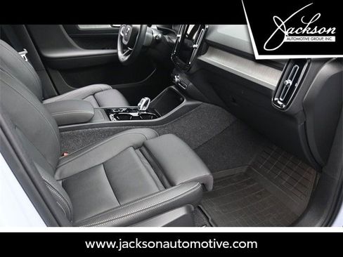 Used 2025 Volvo XC40 B5 Plus w/ Protection Package Premier image 30