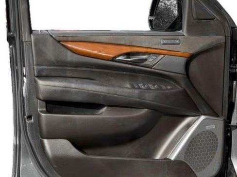 Used 2020 Cadillac Escalade ESV Luxury image 13