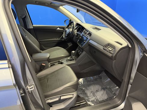 Used 2018 Volkswagen Tiguan SEL FWD image 25