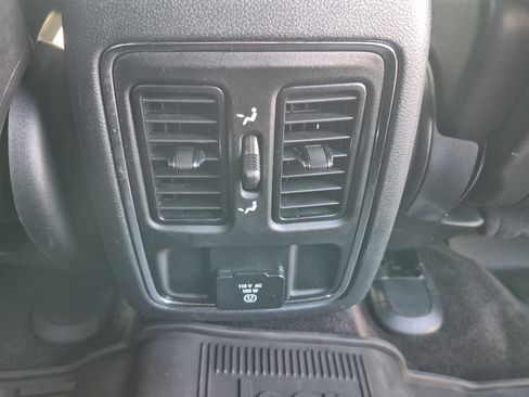 Used 2017 Jeep Grand Cherokee Altitude AWD/4WD image 28