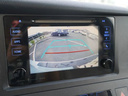 Used 2017 Toyota Sienna LE image 23