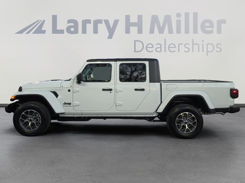 New 2026 Jeep Gladiator Sport AWD/4WD image 2