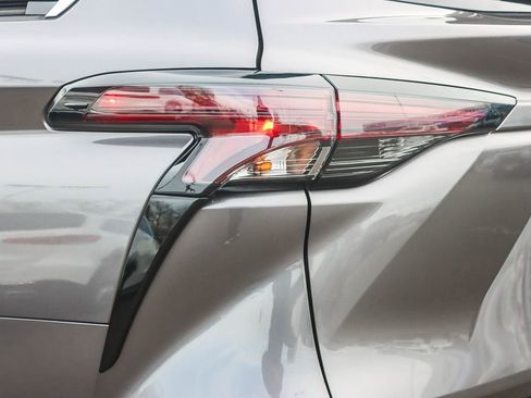 Used 2023 Toyota Sienna LE image 8