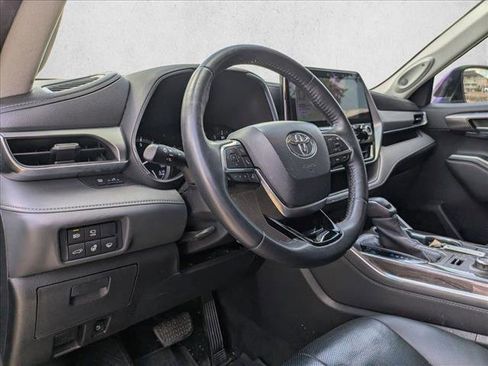 Used 2020 Toyota Highlander Platinum image 9