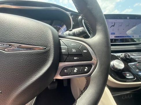 Used 2023 Chrysler Pacifica Limited FWD image 20