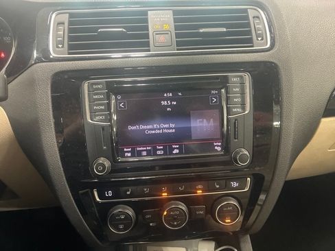 Used 2017 Volkswagen Jetta SEL FWD image 13