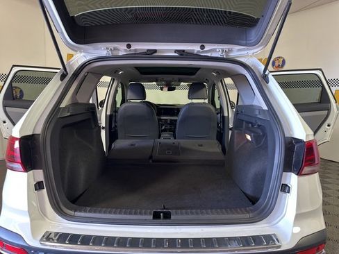 Used 2023 Volkswagen Taos SEL image 33