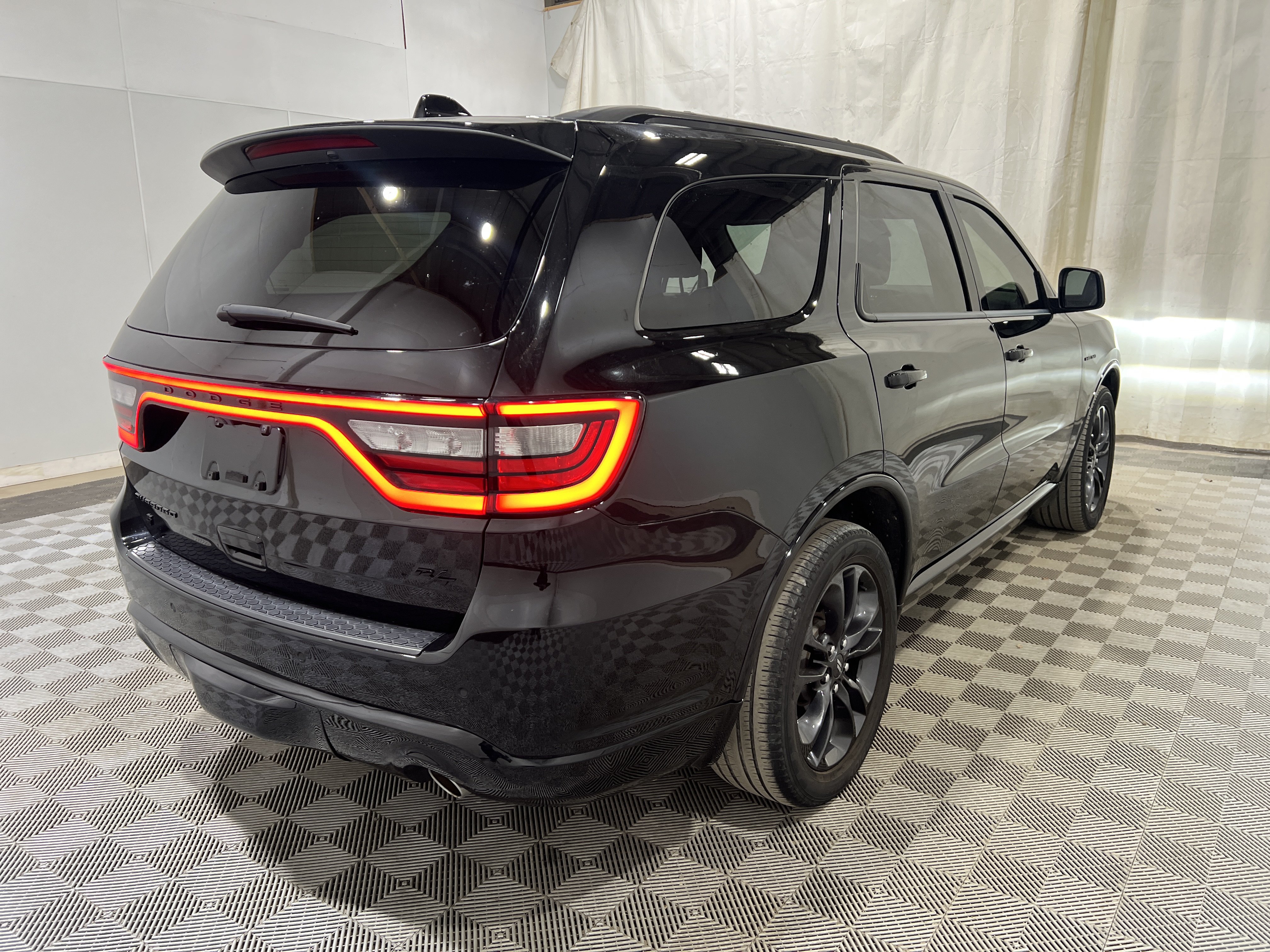Used 2023 Dodge Durango R/T w/ Blacktop Package AWD/4WD image 3