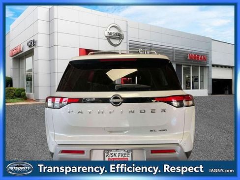 Used 2025 Nissan Pathfinder SL AWD/4WD image 7
