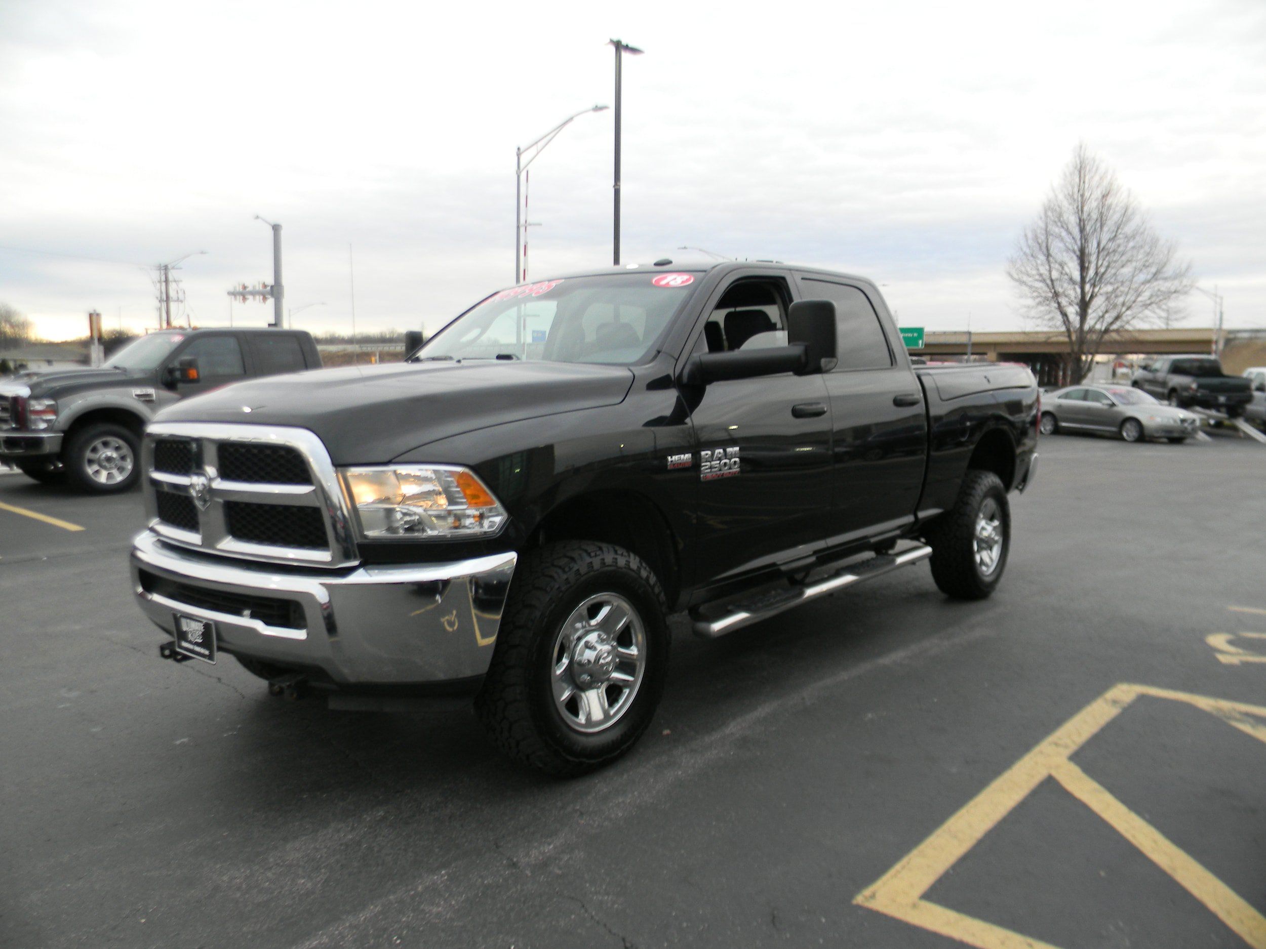 Used 2018 RAM 2500 Tradesman w/ Chrome Appearance Group AWD/4WD image 3