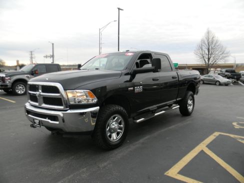 Used 2018 RAM 2500 Tradesman w/ Chrome Appearance Group image 3