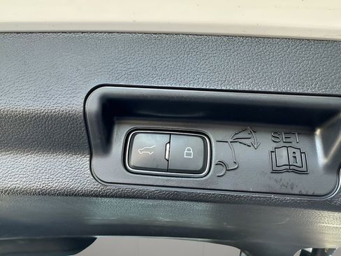 Used 2023 Ford Explorer Limited image 28