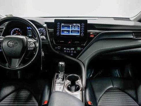 Used 2023 Toyota Camry SE image 11