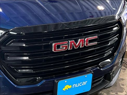 Used 2023 GMC Terrain SLE w/ Driver Convenience Package image 32