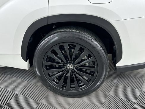 Used 2023 Toyota Highlander XSE FWD image 29