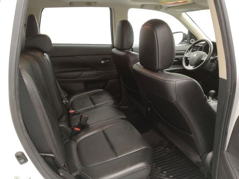 Used 2016 Mitsubishi Outlander SEL image 19