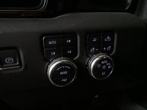 Used 2024 GMC Sierra 3500 AT4 w/ AT4 Premium Plus Package AWD/4WD image 19