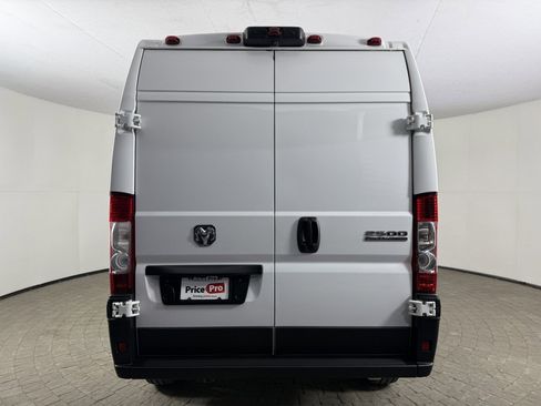 Used 2025 RAM ProMaster 2500 w/ Convenience Group image 6