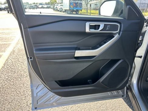 Used 2023 Ford Explorer XLT w/ Equipment Group 202A image 12