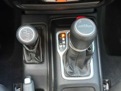 Used 2022 Jeep Gladiator Sport image 38