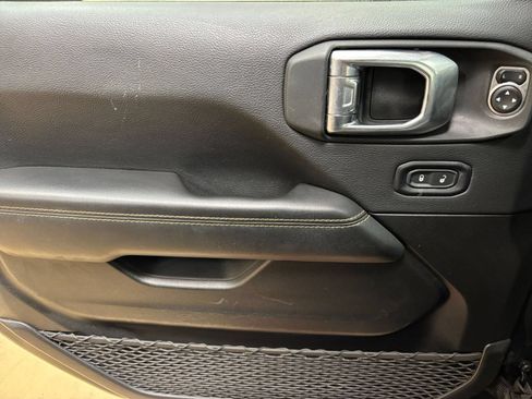 Used 2025 Jeep Wrangler Unlimited Sahara AWD/4WD image 18