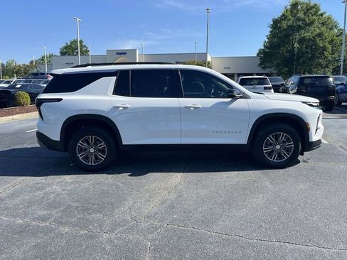 Used 2026 Chevrolet Traverse LT w/ Driver Confidence Package FWD image 4