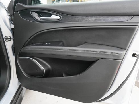Used 2020 Alfa Romeo Stelvio AWD w/ Nero Edizione image 9