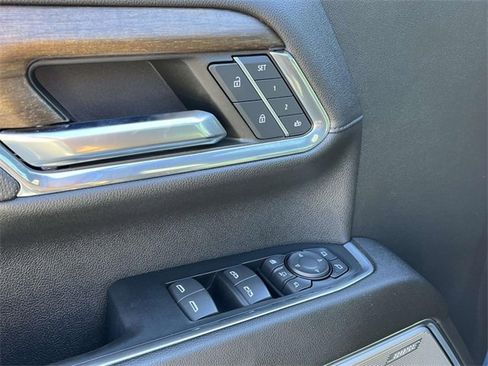 Used 2024 Chevrolet Silverado 2500 High Country w/ High Country Premium Package image 18