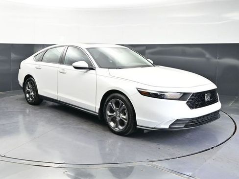 Used 2023 Honda Accord EX image 3