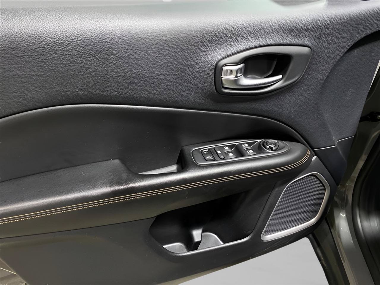 Used 2021 Jeep Compass Limited AWD/4WD image 7