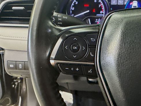 Used 2020 Toyota Camry XLE FWD image 14