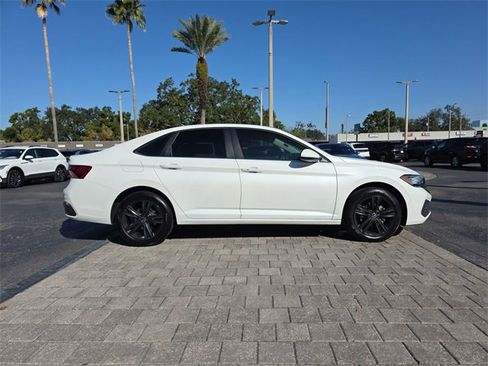 Certified 2024 Volkswagen Jetta SE image 3