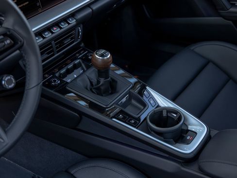 Certified 2025 Porsche 911 Carrera T RWD image 41