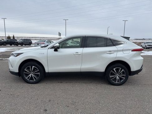 Used 2021 Toyota Venza LE image 8